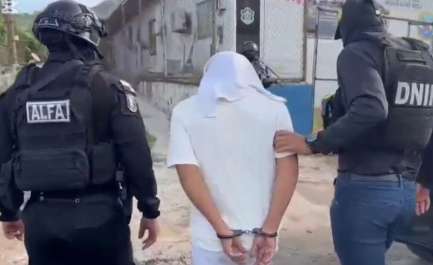 El ciudadano fue remitido ante las autoridades solicitantes para el trámite correspondiente. Foto: EFE