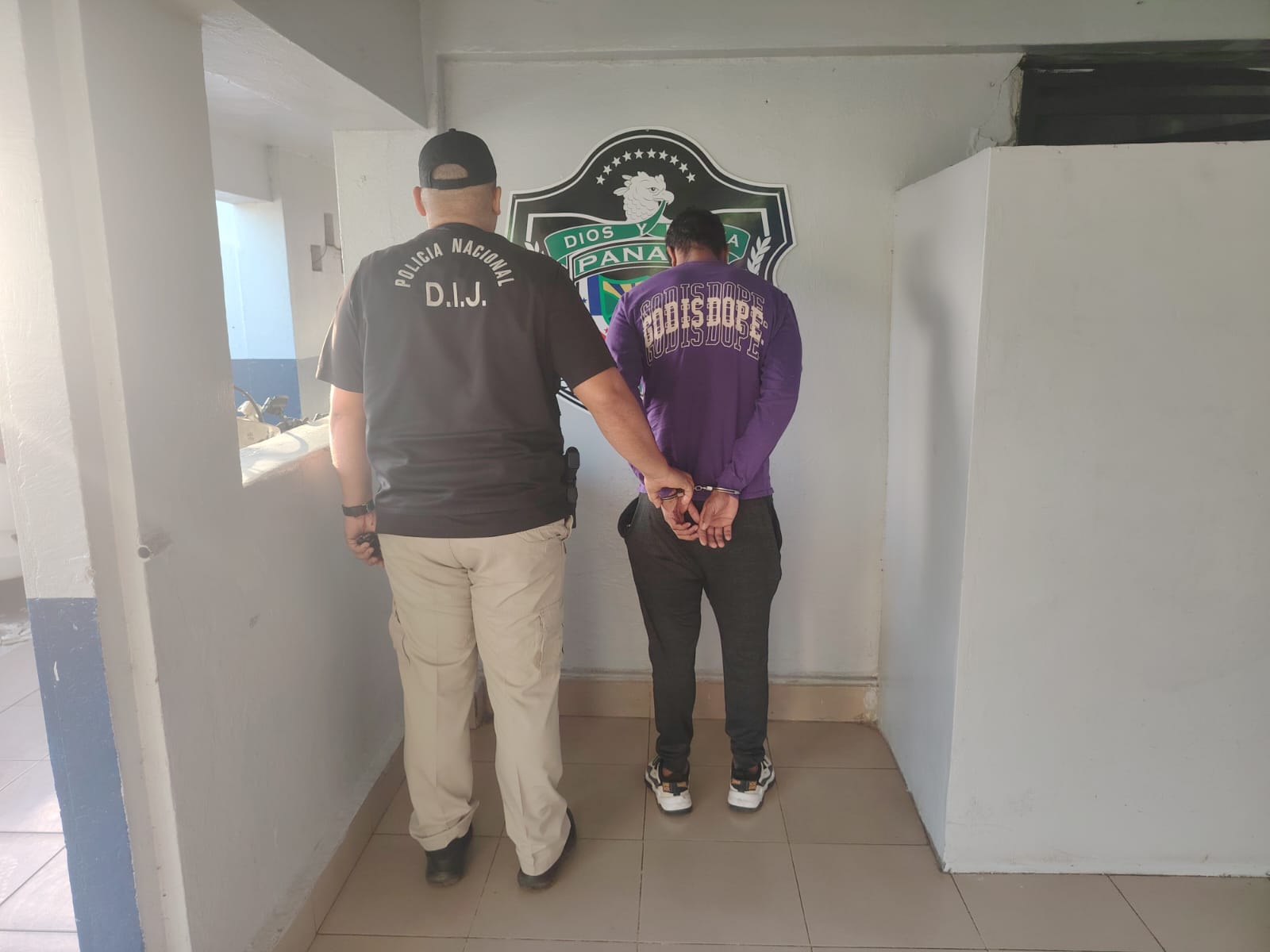Uno de los ocho detenidos.