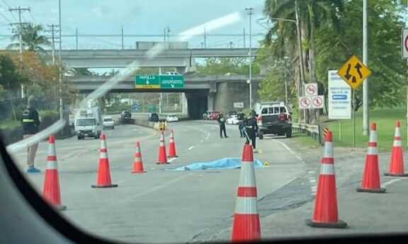 Escena del accidente de fatal.       (Foto: Tráfico Panamá)