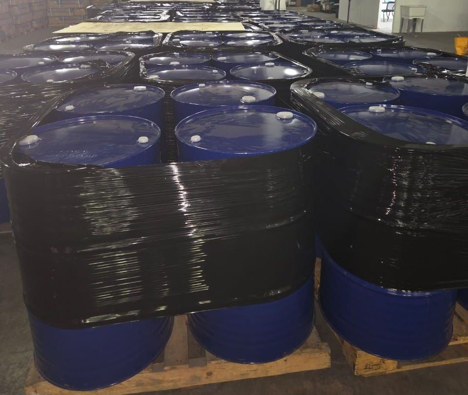 Tanques con el contenido químico.