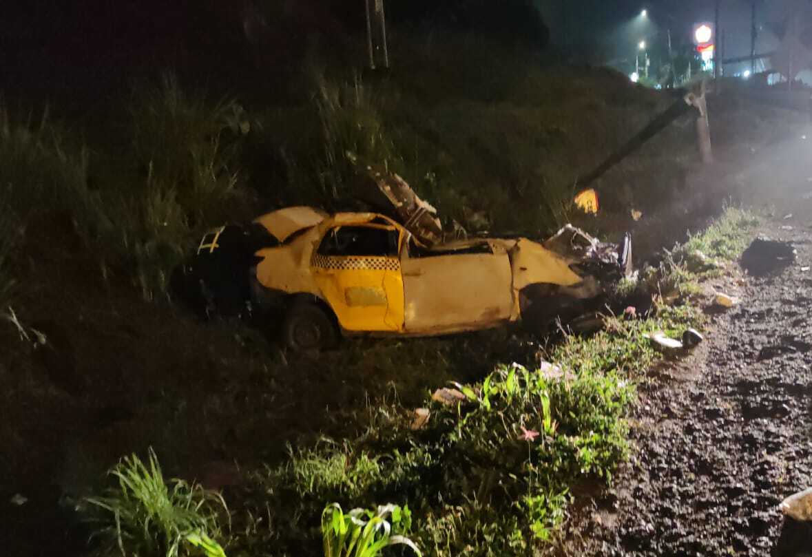 Conductor de taxi muere tras chocar contra poste en La Chorrera | Critica