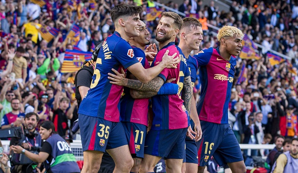 Jugadores del Barcelona celebran uno de sus goles anotados. Foto: EFE