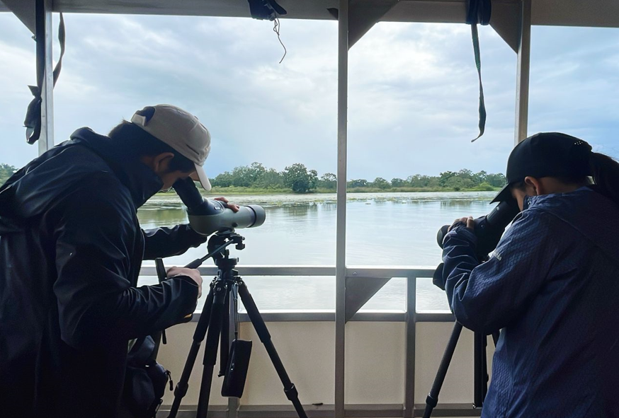 Un total de 35 participantes se desplegaron por diversos puntos estratégicos de la provincia para documentar la riqueza ornitológica de la región. Foto: Cortesía