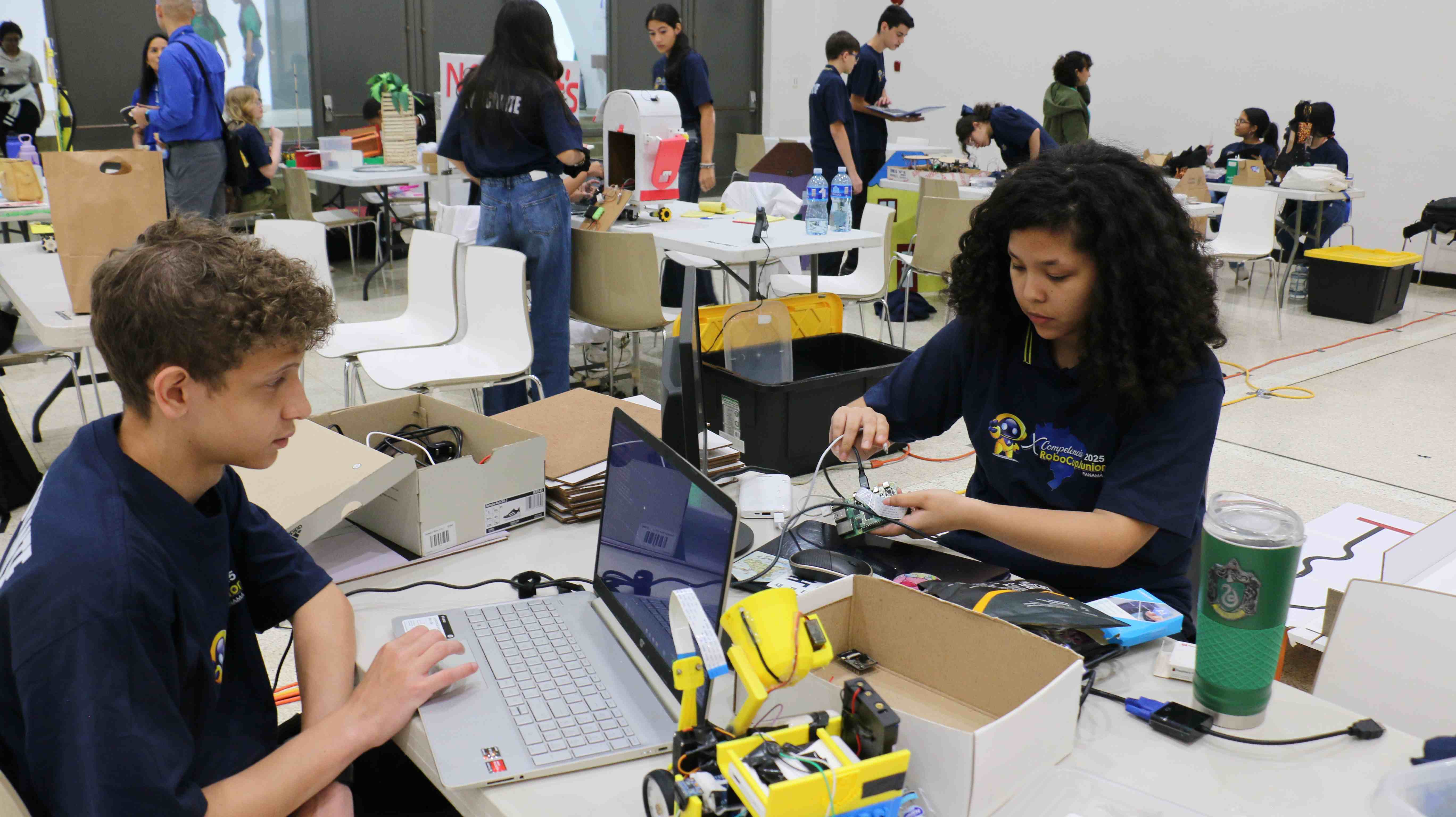 El viernes 16 de mayo se dará a conocer los ganadores que  representarán a Panamá en el torneo mundial RoboCup 2025, en Brasil. Foto: Cortesía