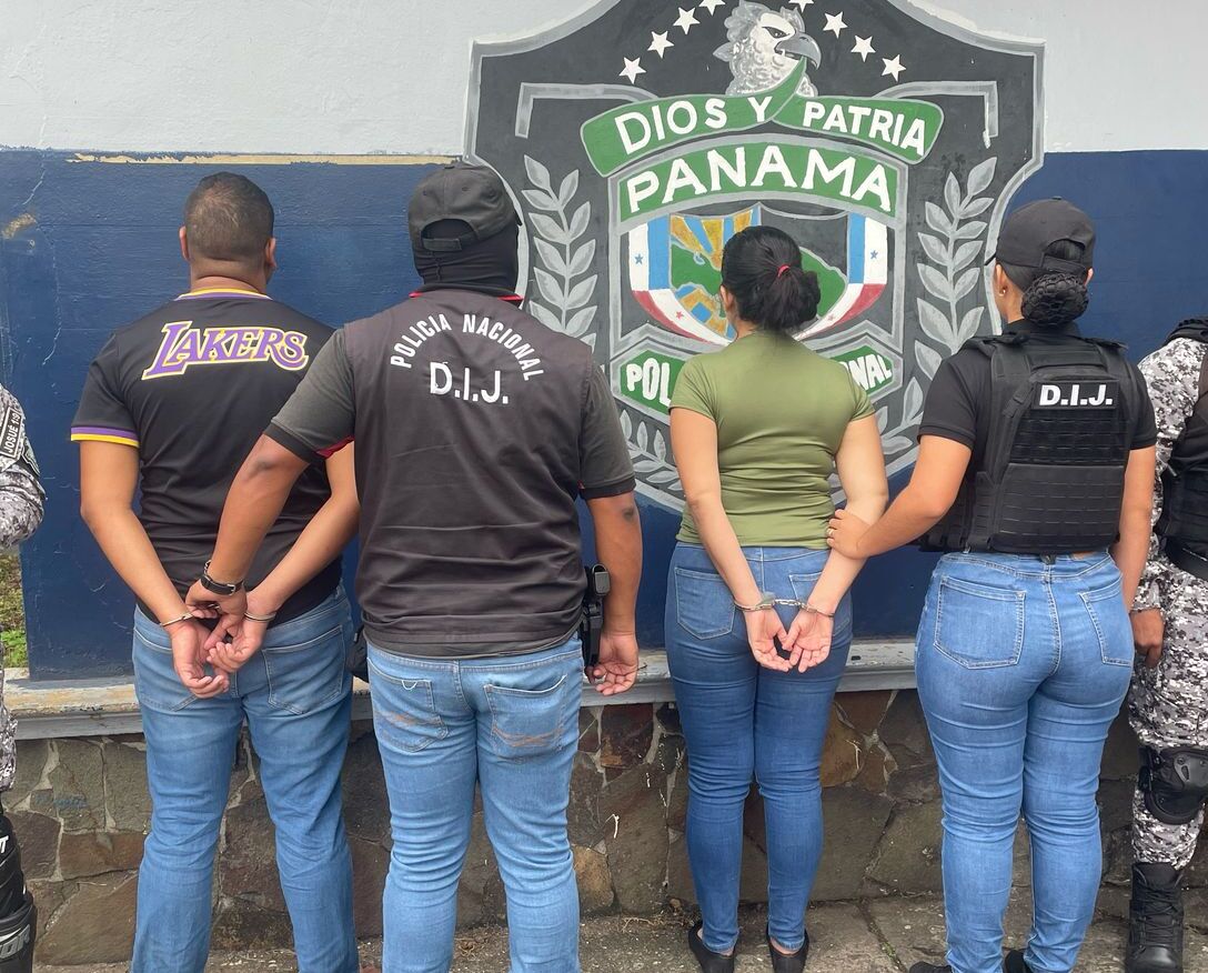 La mujer y su pareja sentimental están tras las rejas.
