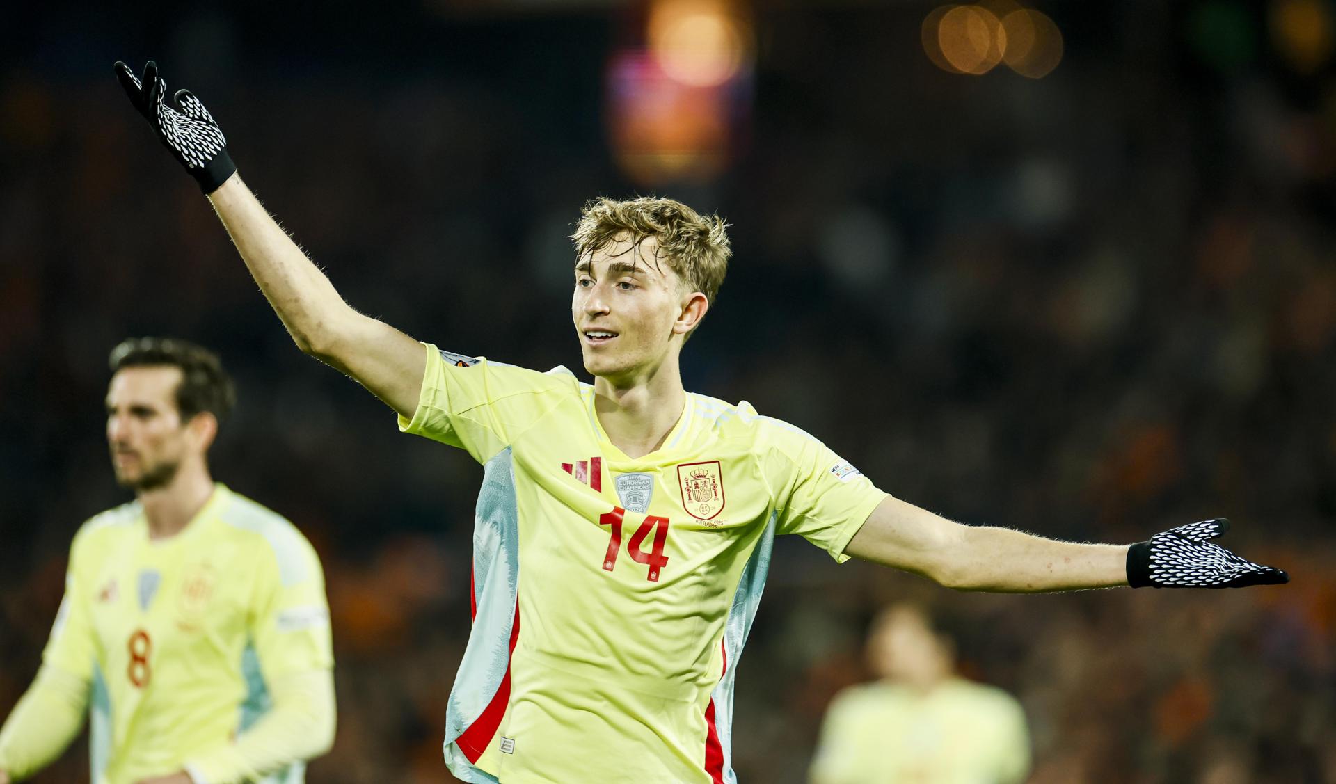El jugador español Dean Huijsen en una imagen de archivo con la selección. EFE