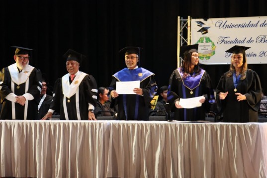 Universidad de Panamá gradúa a 64 nuevos artistas profesionales. Foto: Cortesía