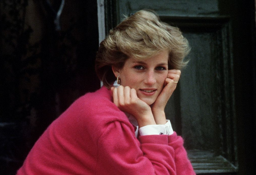  El icónico armario de la princesa Diana de Gales, una colección que abarca más de 200 piezas valoradas hasta en 300.000 dólares. Foto: EFE