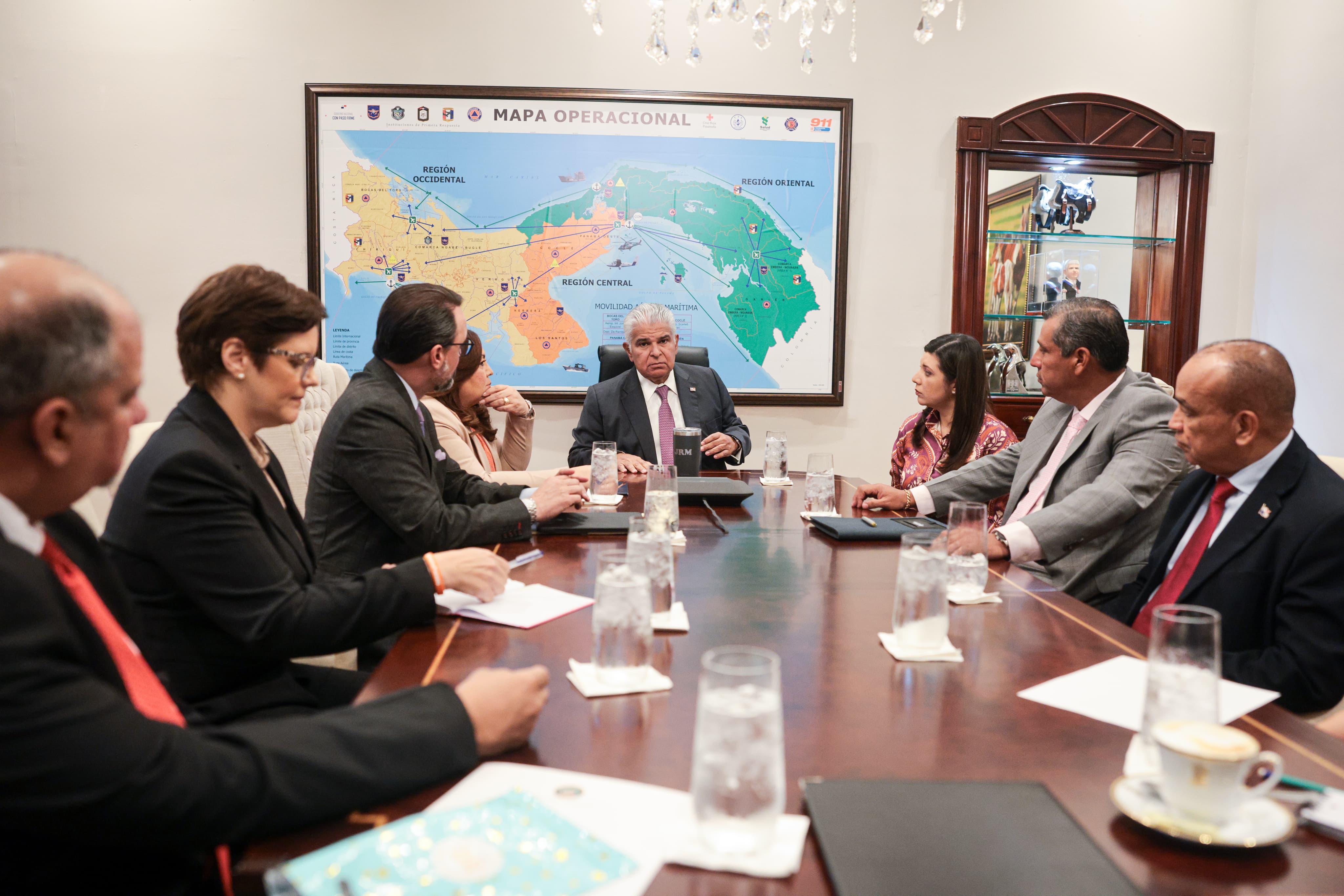 Presidente Mulino, ministros de Estado y jefes de bancadas de la Asamblea.