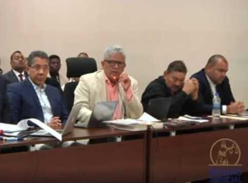 Inicia la audiencia. Parte del equipo legal de Genaro López.