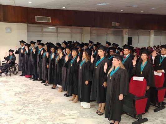 Universidad de Panamá gradúa a 46 nuevos médicos veterinarios. Foto: Cortesía