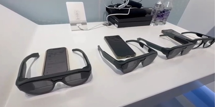 Gafas AR con subtítulos instantáneos para personas sordas.  