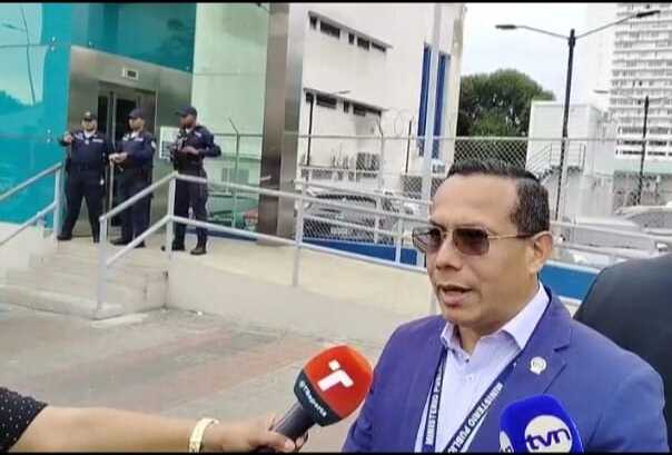 Fiscal Vargas brinda declaraciones a los medios de comunicación.  (Foto: Landro Ortiz)