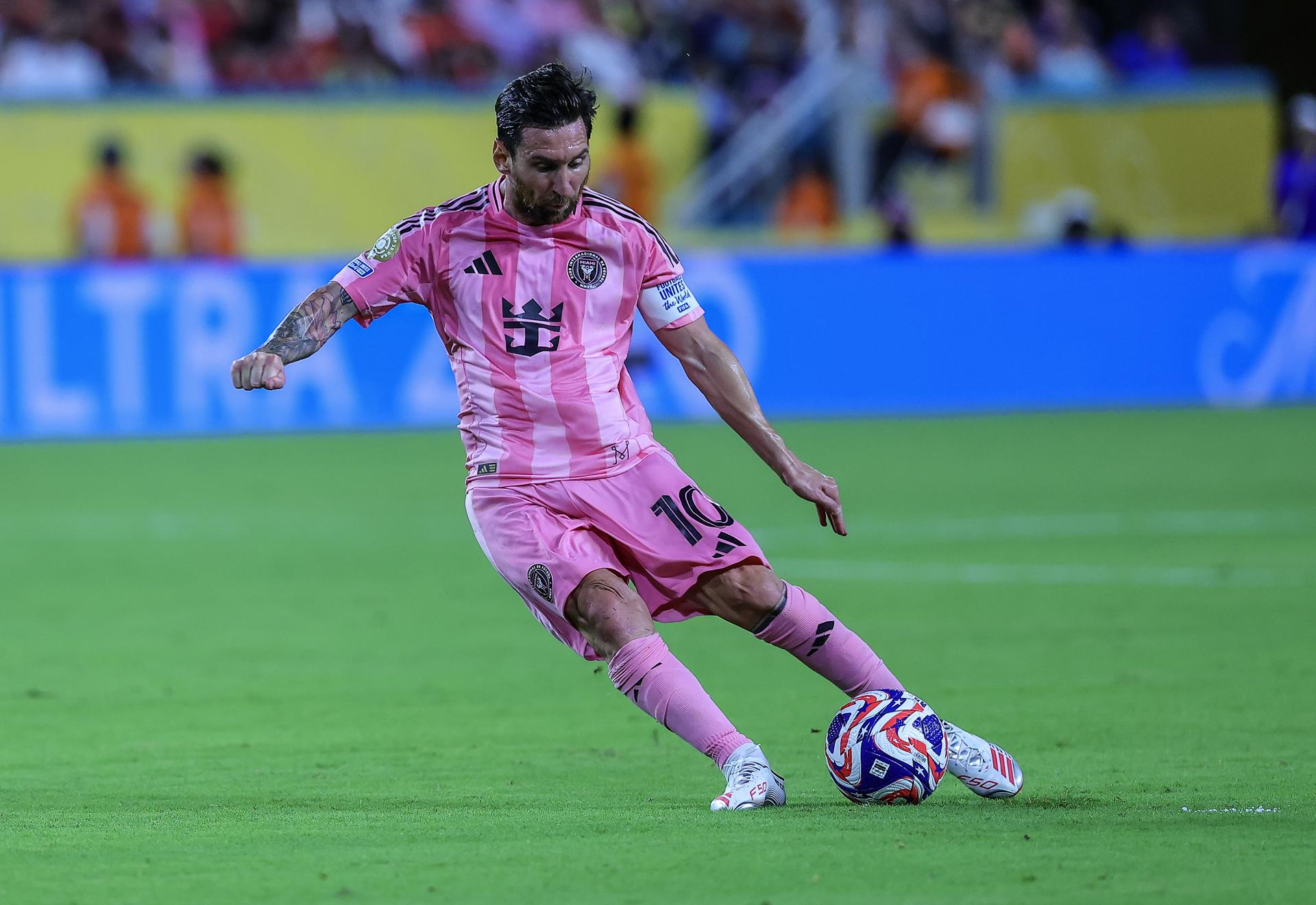 Lionel Messi del Inter Miami CF en acción durante el partido de la fase de grupos. /EFE