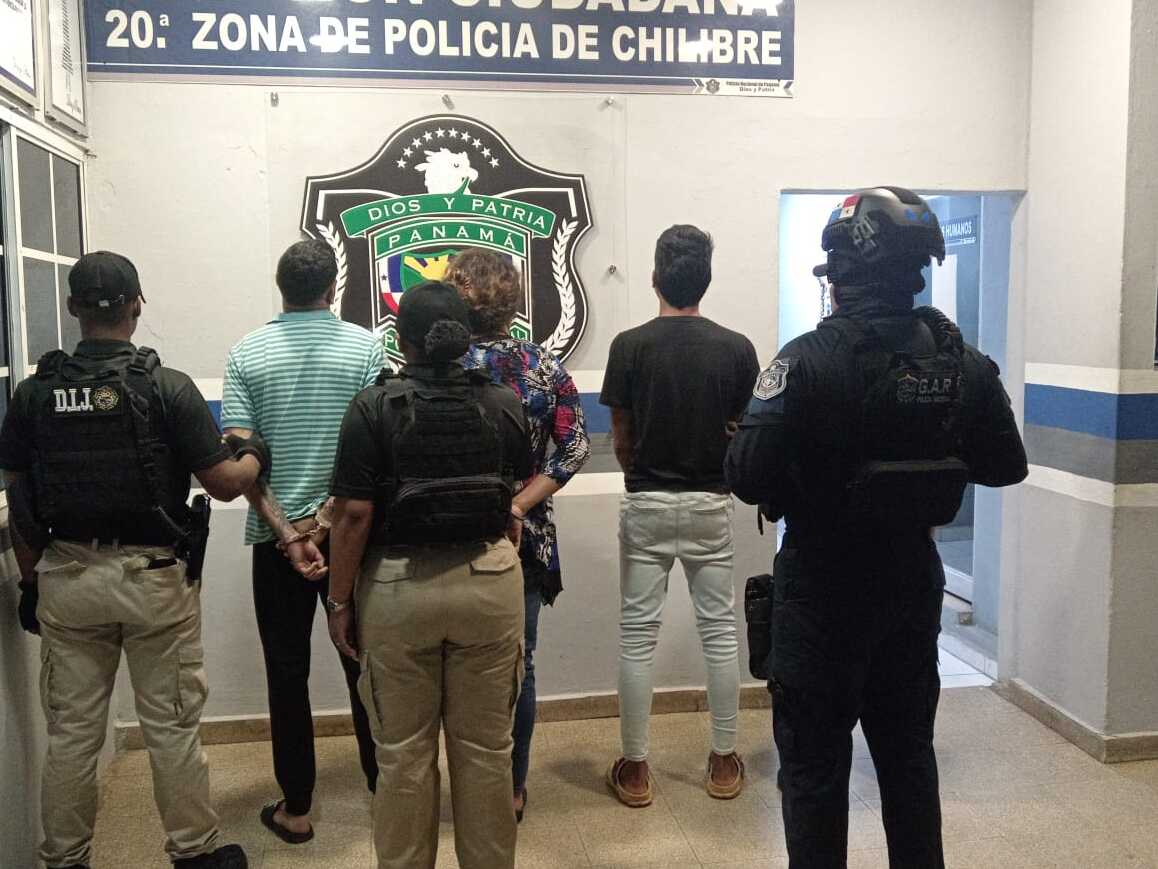 Los hijos y madre detenidos.