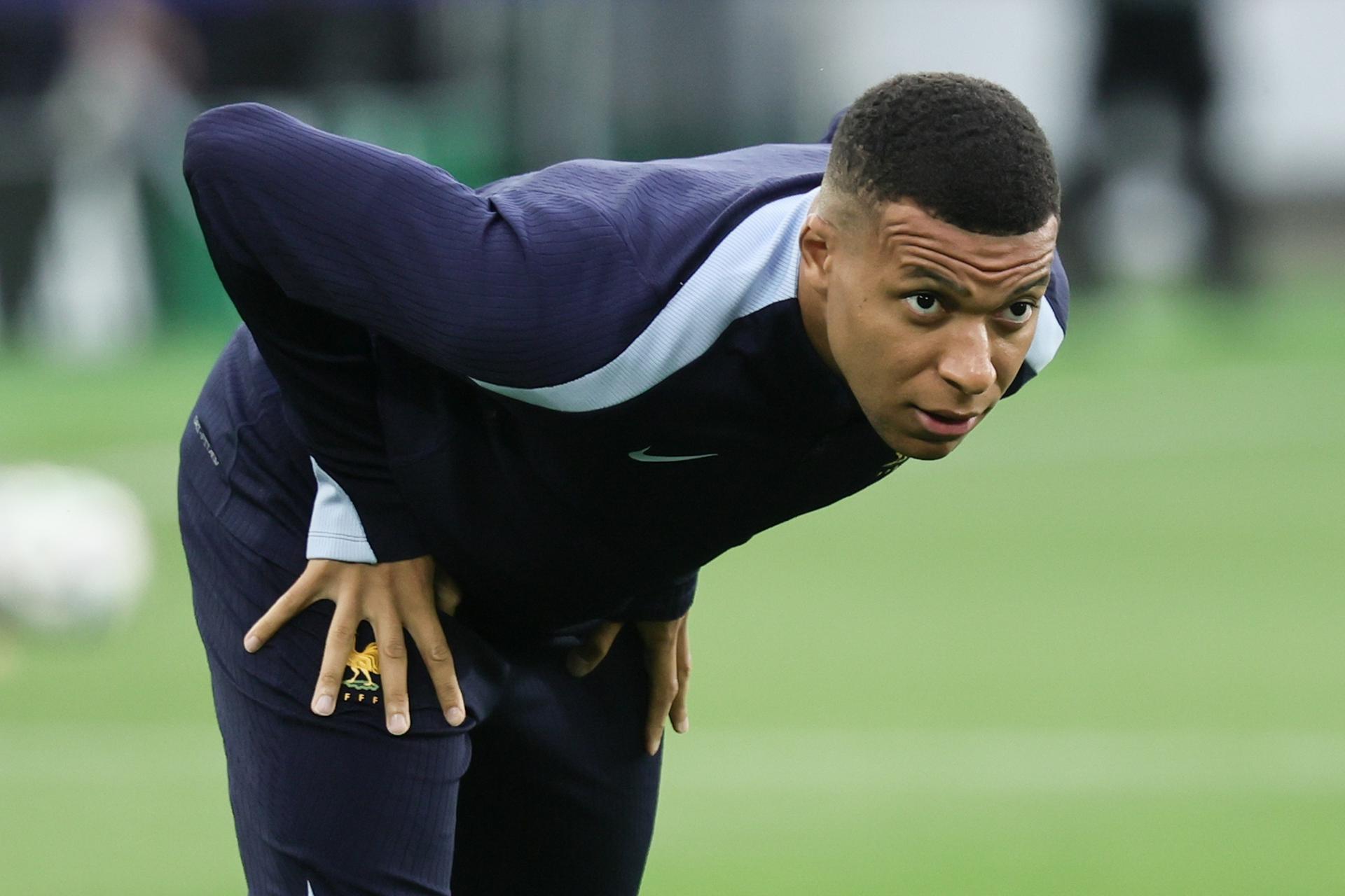 El francés Kylian Mbappe durante una sesión de entrenamiento. EFE