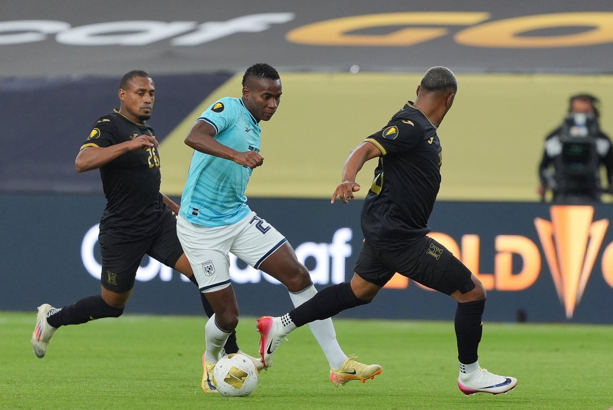 Thomas Rodríguez (c), atacante de la selección panameña. /Foto: Fepafut