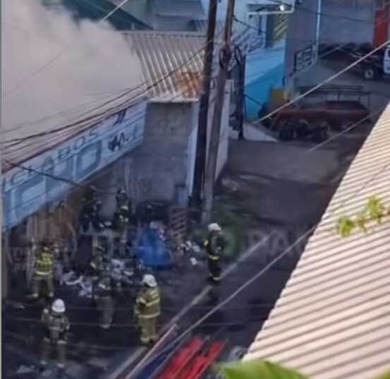 Escena del fuego en recicladora.   (Foto: Tráfico Panamá)