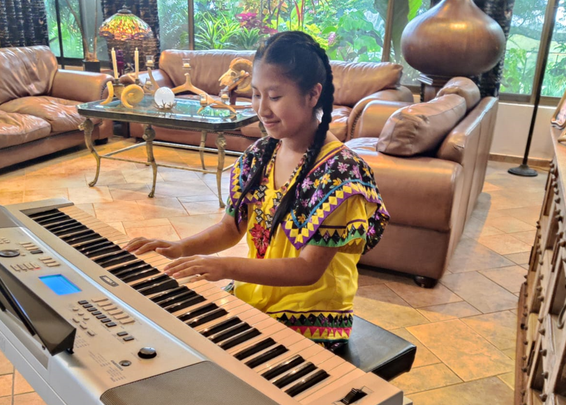 Montero es una talentosa pianista de apenas 12 años y oriunda de la Comarca Ngäbe. Foto: Cortesía