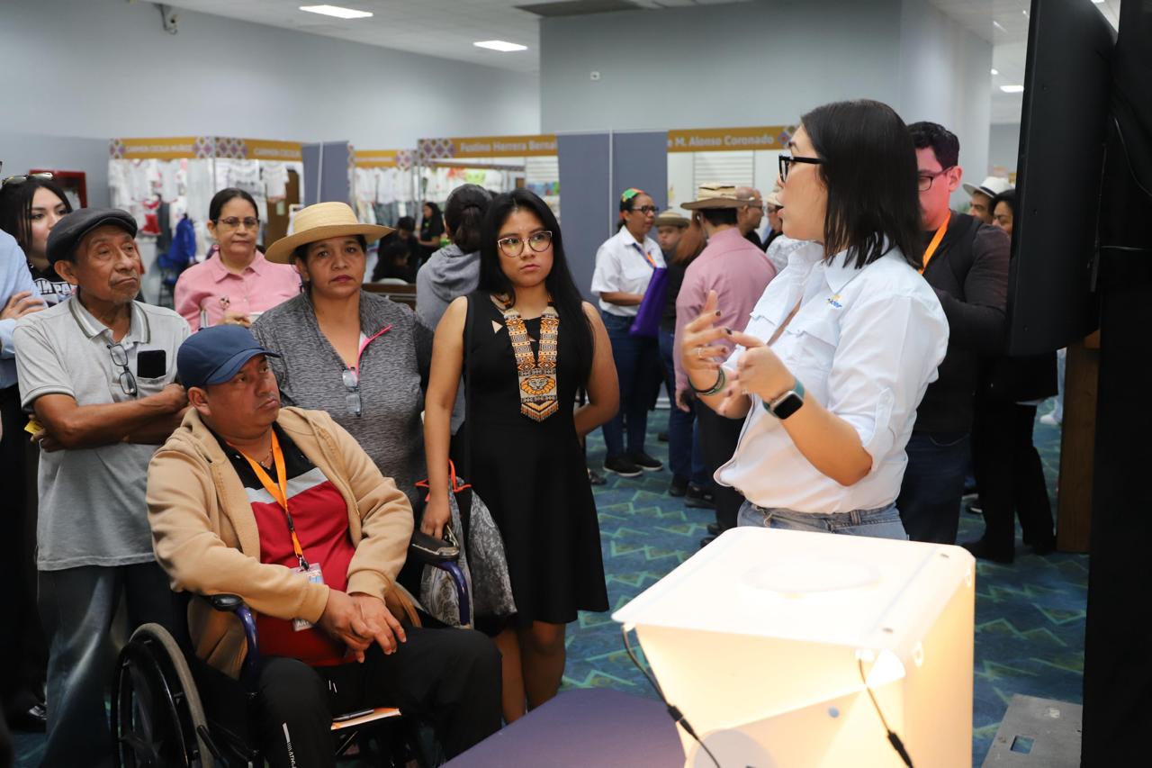 Capacitaciones gratuitas para todo público en la Feria Nacional de Artesanías 2025. Foto: Cortesía
