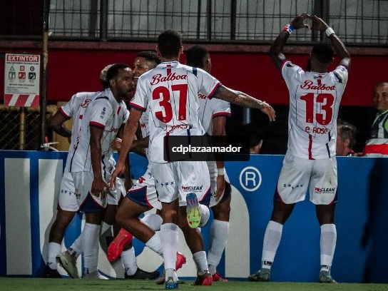 Jugadores del Plaza Amador celebran uno de los goles anotados. Foto: Plaza Amador