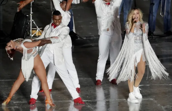 La cantante Fanny Lu (d). Foto: EFE