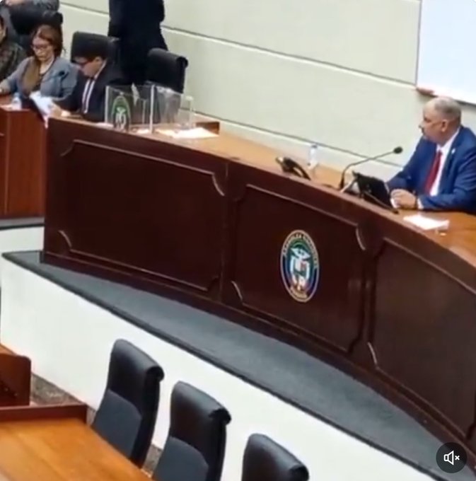 Mulino convoca sesiones extra para ley clave de empresas