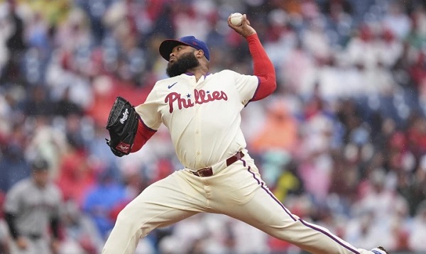 José Alvarado, lanzador de los Filis. Foto: EFE