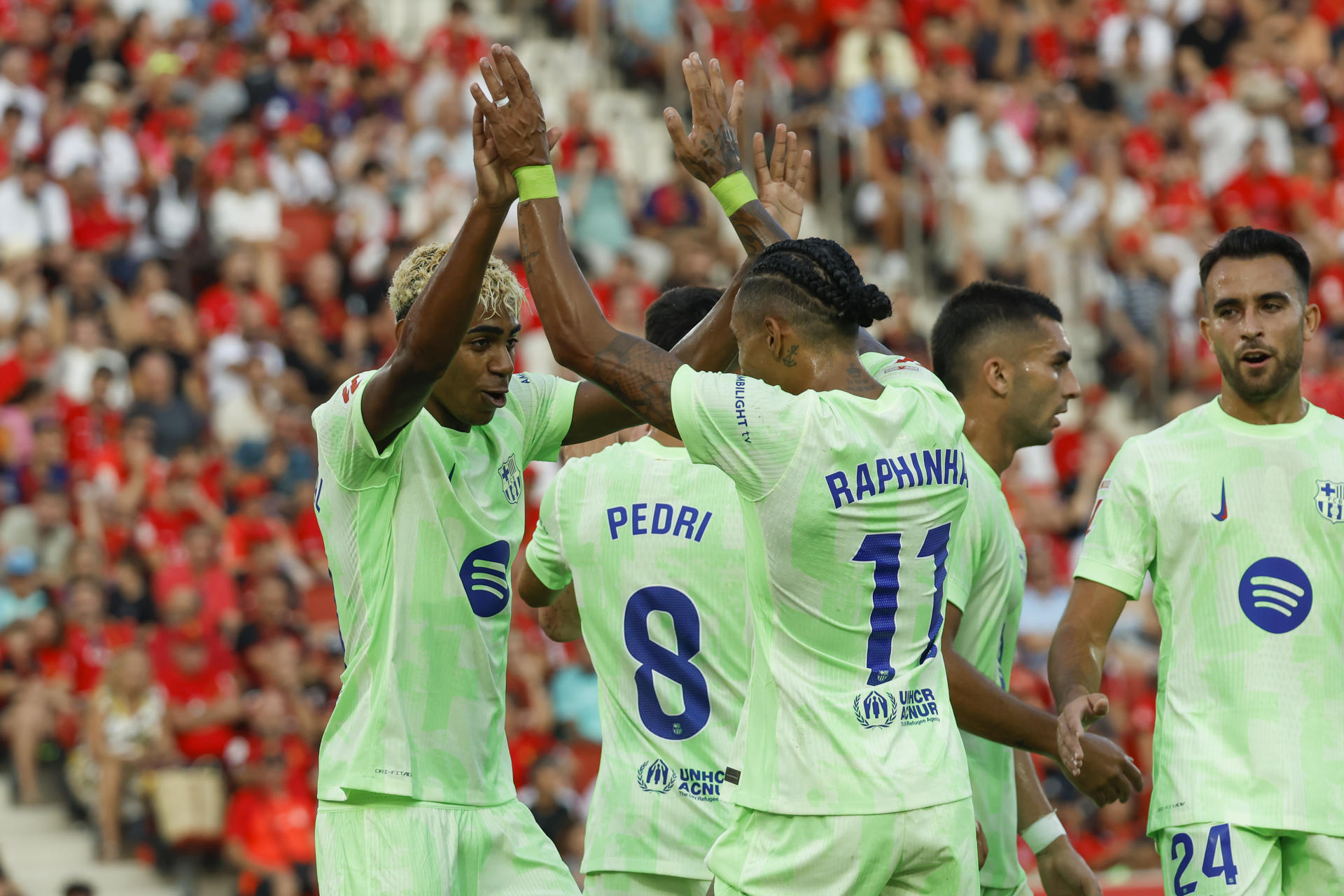 El delantero brasileño del FC Barcelona Raphinha celebra su gol. /Foto: EFE