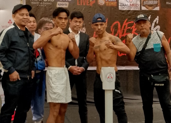 El panameño Luis 'El Nica' Concepción  (der.) y el filipino Kenneth Llover después de cumplir con la ceremonia de pesaje oficial. 