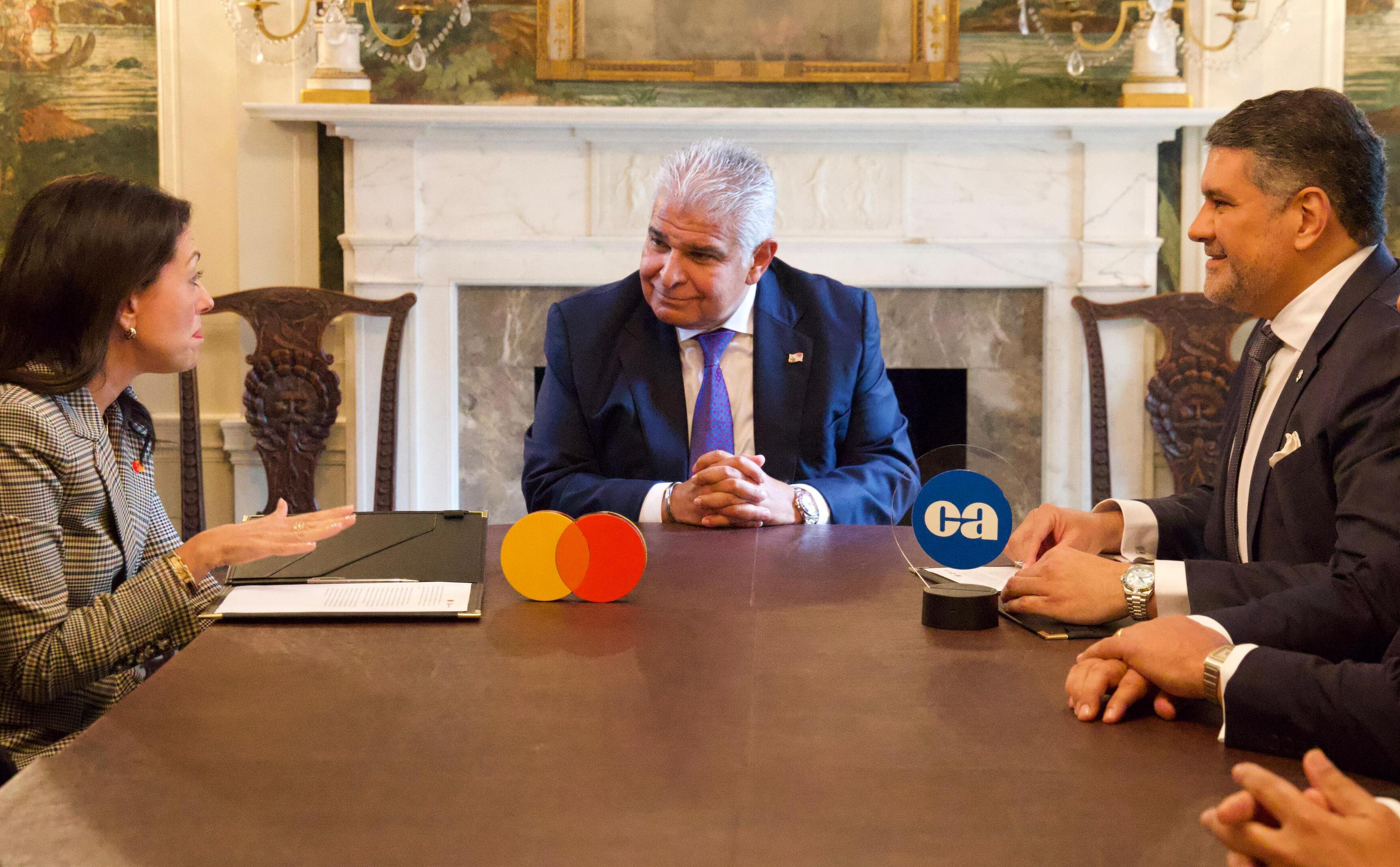 Acuerdo CA–Mastercard impulsa digitalización de becas en 2026 | Critica
