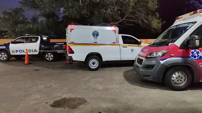 La víctima fue trasladada en un automóvil al cuarto de urgencia del Hospital Nicolás A. Solano, donde los galenos de turno no pudieron salvarle la vida.  /  Foto: Eric Montenegro