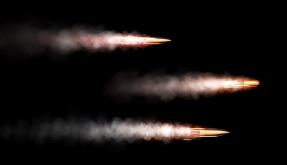 Ráfagas de balas rompieron el silencio de la noche en San Joaquín.  /  Foto ilustrativa: Freepik