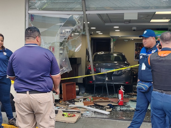 La conductora del vehículo estaba intentando estacionarse.  /  Foto: Eric Montenegro