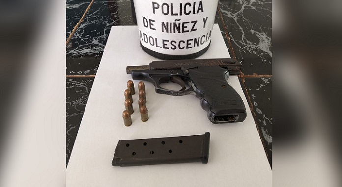 Las autoridades judiciales buscarán determinar las motivaciones que llevaron al estudiante a portar el arma.  /  Foto: Diómedes Sánchez