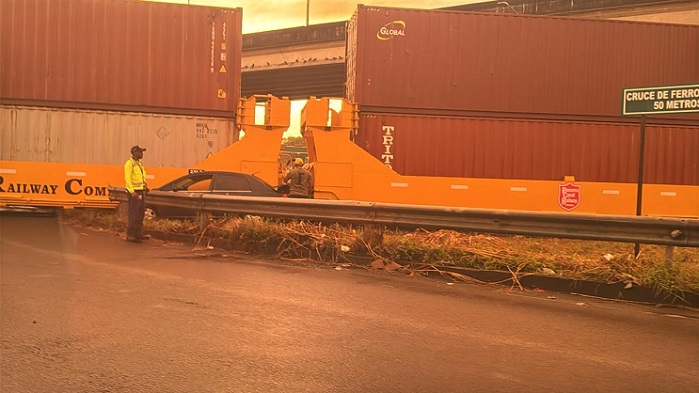 El accidente generó un enorme tranque vehicular.  /  Foto:  Diómedes Sánchez