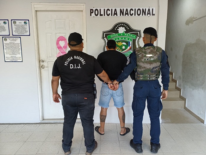 El sospechoso será puesto a órdenes de la Fiscalía de Homicidio y Femicidio de la región metropolitana para el inicio de la judicialización de su caso.  /  Foto: PN