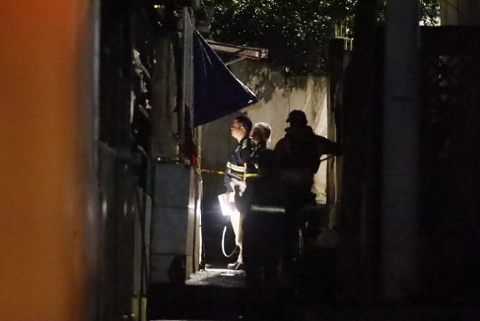 El cadáver fue ubicado al final de un pasillo de una casa abandonada.  Foto: Alexander Santamaría