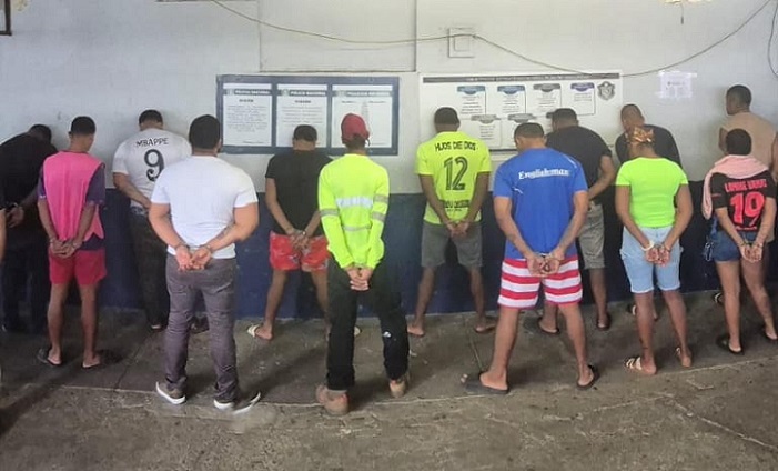 La operación también incluyó una requisa en la cárcel pública de Colón.  /  Foto: PN