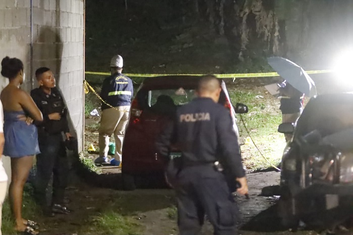 El cadáver quedó detrás de un taller.  /  Foto: Alexander Santamaría
