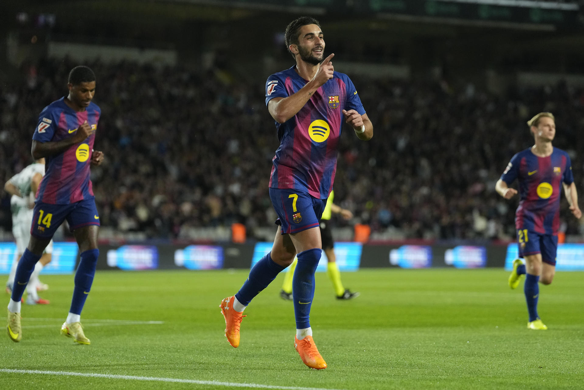 El delantero del Barcelona Ferrán Torres celebra su gol. /Foto: EFE