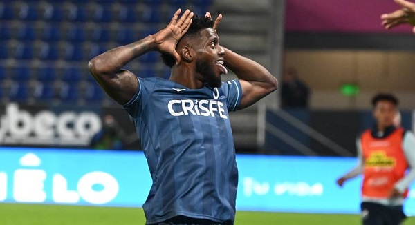 José Fajardo celebra la anotación de la Universidad Católica de Ecuador. 