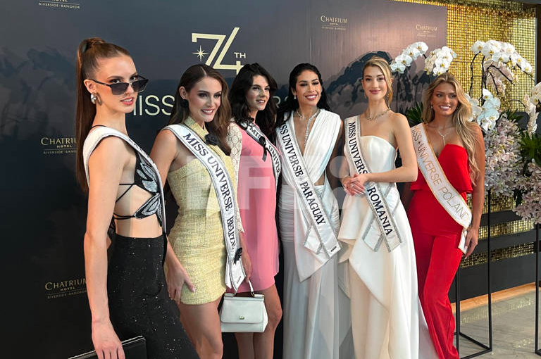  Las representantes de Belize, Paraguay, Romania y Polonia posan este lunes, en Bangkok. Foto: EFE