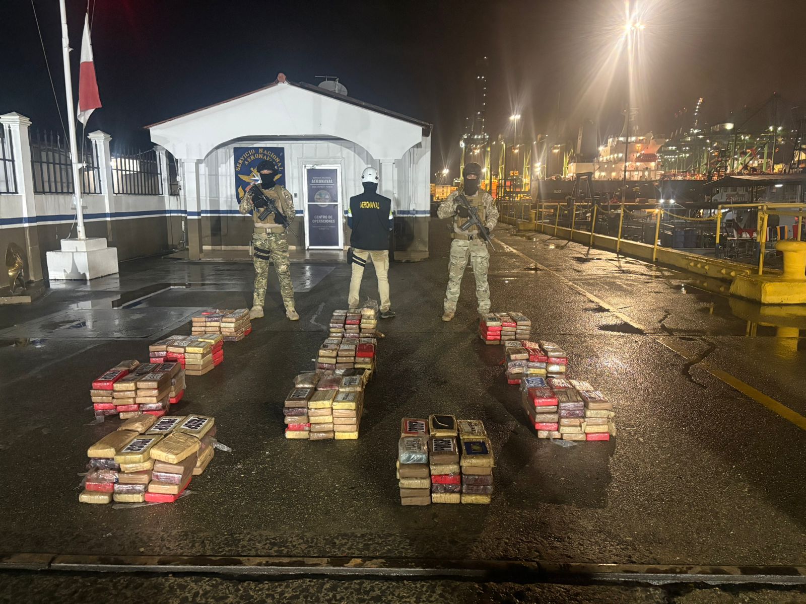 Más de 300 paquetes de droga.