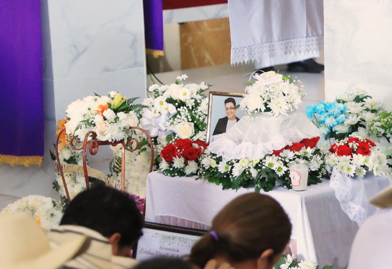 La cripta con los restos de Esteban.  (Fotos-Videos: Landro Ortíz)