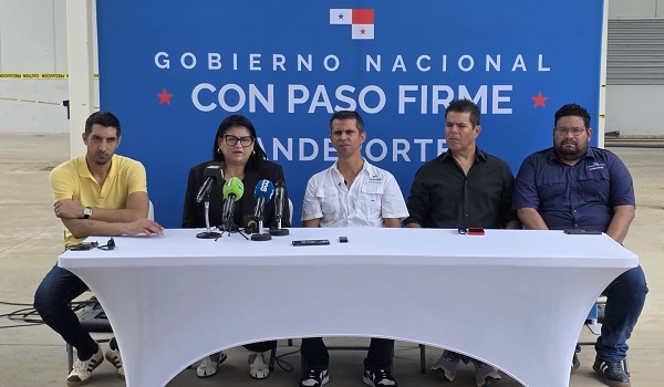 Autoridades de Pandeportes y de la Confederación Mundial de Béisbol y Softball/ Américas dieron este domingo una conferencia de prensa. Foto: Pandeportes
