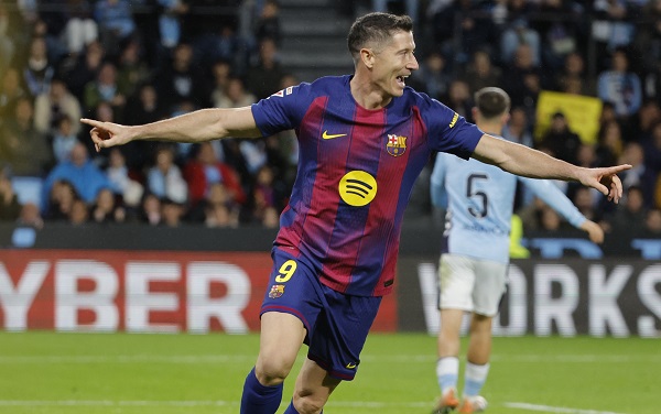 Robert Lewandowski celebra el segundo gol del equipo blaugrana. Foto. EFE