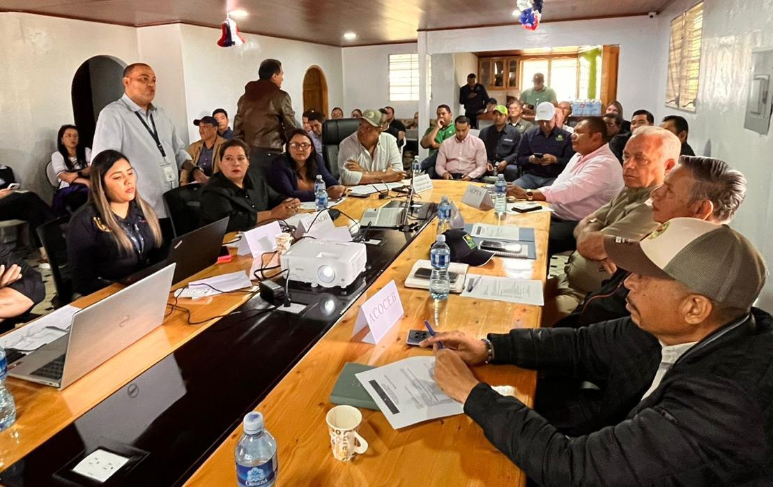 Reunión con el ministro Linares y productores chiricanos.