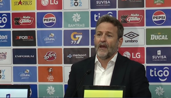 Thomas Christiansen en la conferencia de prensa post partido. 