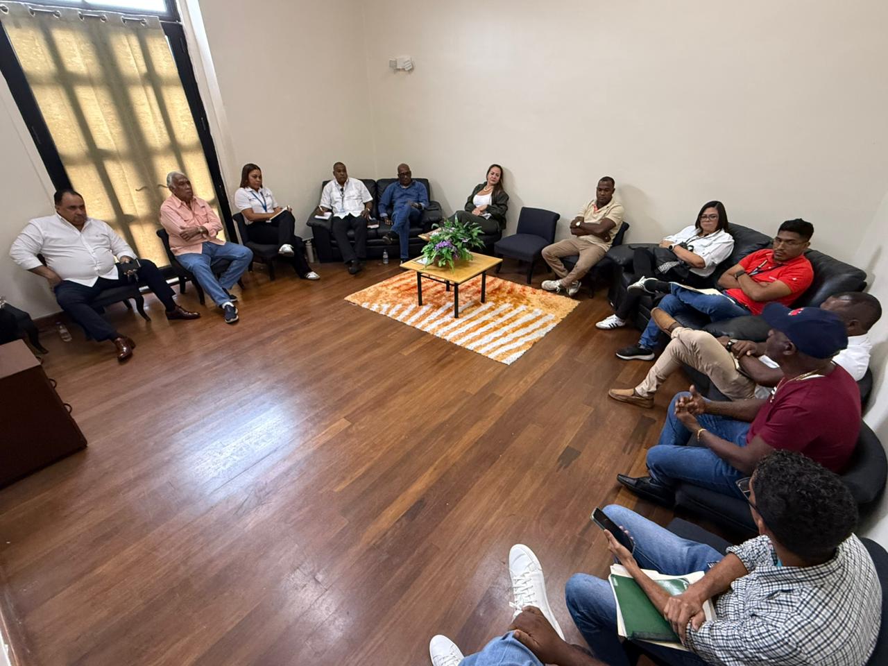 Las autoridades y representantes del sector turístico concordaron en avanzar en medidas coordinadas que permitan mejorar el ordenamiento y garantizar la seguridad.